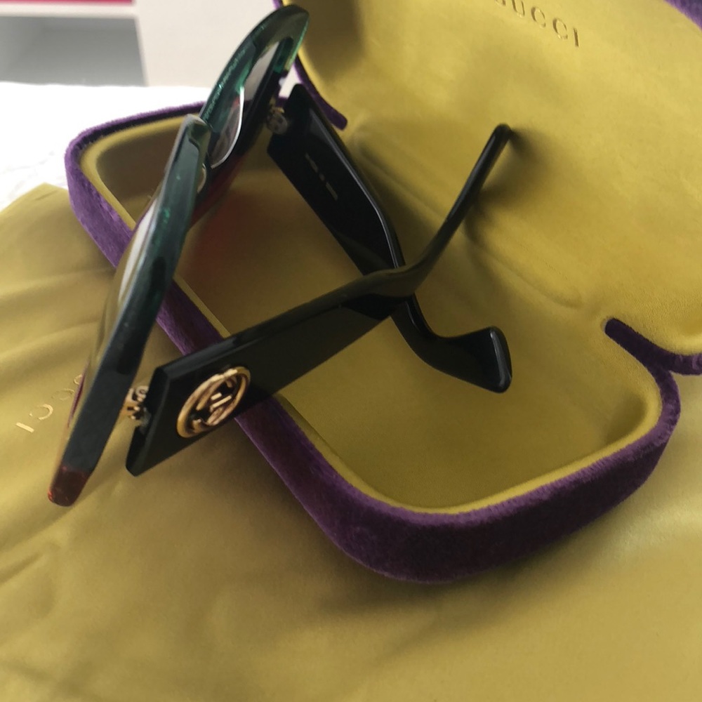 Gucci - Picture 2 of 3